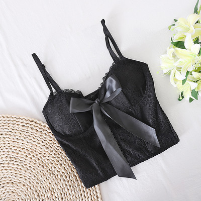 Trijų spalvų trumpas moteriškas apatinis trikotažas su kaspinu ir nėriniais