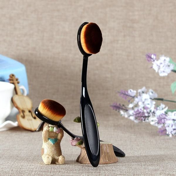 Βολικό πινέλο κατάλληλο για εφαρμογή μακιγιάζ