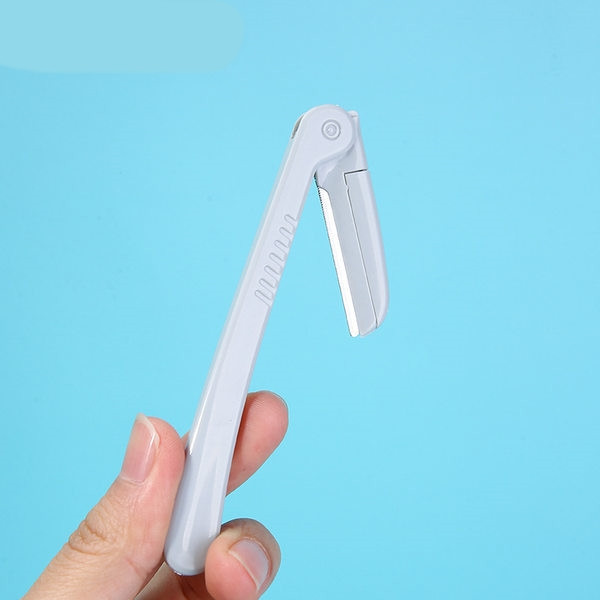 Σετ από πέντε μέρη κατάλληλο για τον καθαρισμό των φρυδιών