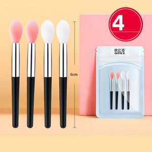 Komplektis 4 mini silikoonpintslit huulepulga pealekandmiseks