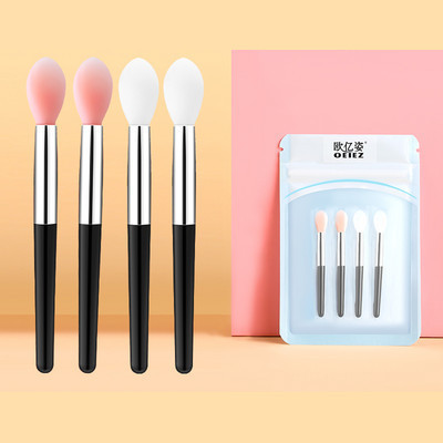 Komplektis 4 mini silikoonpintslit huulepulga pealekandmiseks