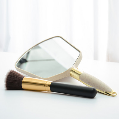 Hordozható tükör fogantyúval, sminkeléshez - két modell