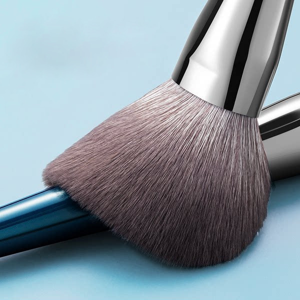 Komplektis 14 meigipintslit