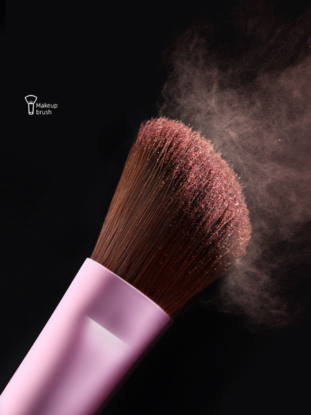 Σετ μακιγιάζ βουρτσίζει διάφορα χρώματα για τις γυναίκες