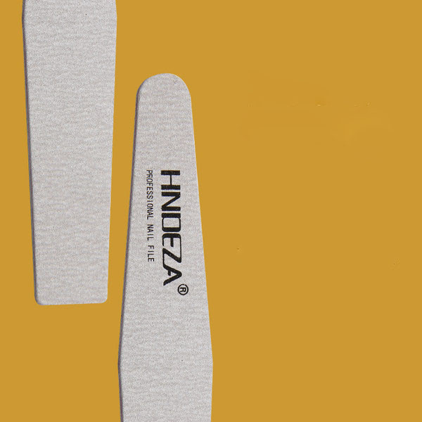 Trijų spalvų nagų dildė