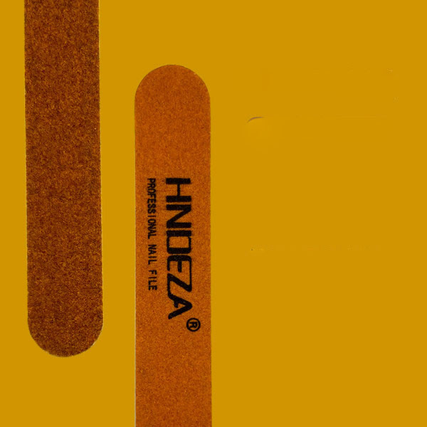 Trijų spalvų nagų dildė