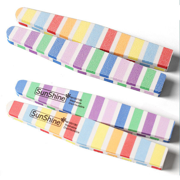 Kelių spalvų nagų dildė