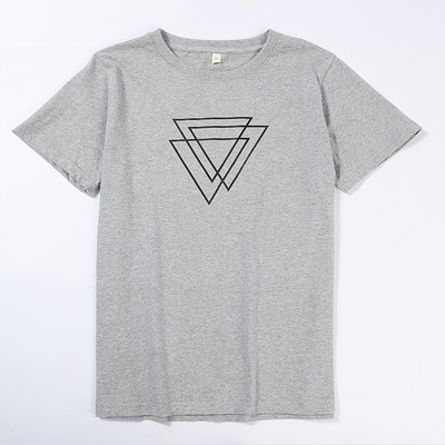 Ανδρικό βαμβακερό μπλουζάκι με επιγραφή και απλικέ σε σχήμα Ο