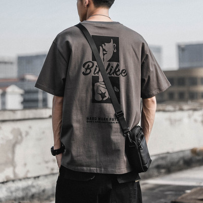 Ανδρικό μπλουζάκι με απλικέ και κοντό μανίκι - φαρδύ μοντέλο