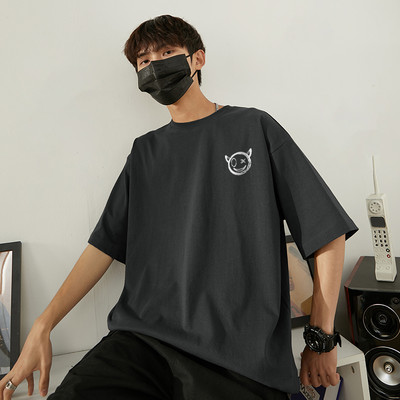 Ανδρικό μπλουζάκι με οβάλ λαιμόκοψη