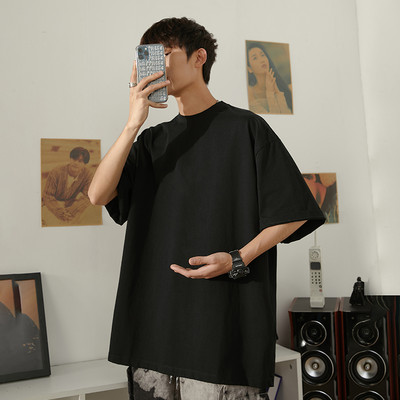 Ανδρικό μπλουζάκι με οβάλ λαιμόκοψη