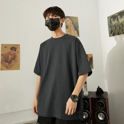 Ανδρικό μπλουζάκι με οβάλ λαιμόκοψη