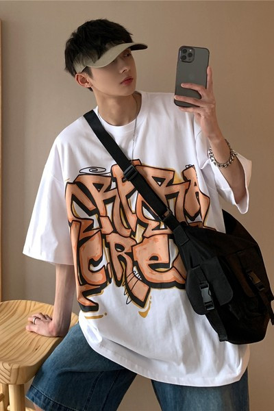 Ανδρικό φαρδιά μπλουζάκι με τύπωμα και οβάλ λαιμόκοψη