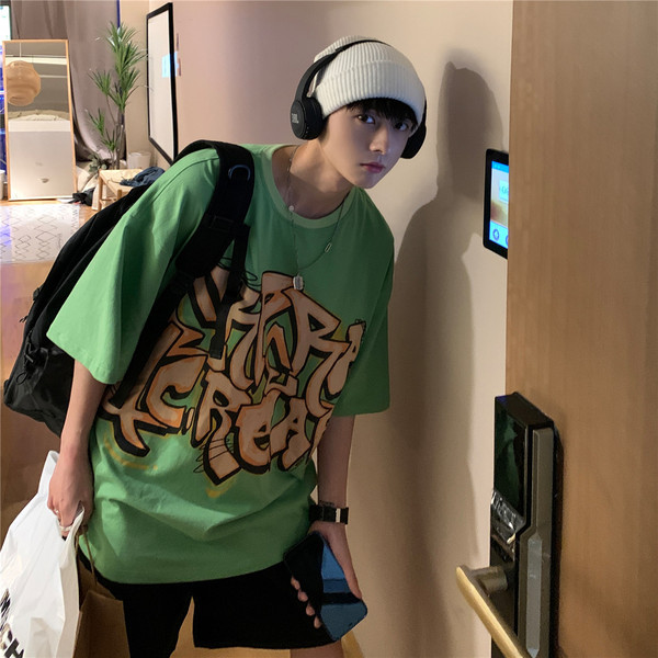 Ανδρικό φαρδιά μπλουζάκι με τύπωμα και οβάλ λαιμόκοψη