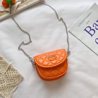 Καθημρινή παιδική μίνι τσάντα με μεγάλη μεταλλική λαβή