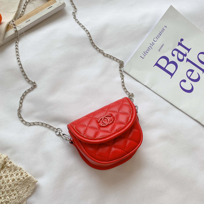 Καθημρινή παιδική μίνι τσάντα με μεγάλη μεταλλική λαβή