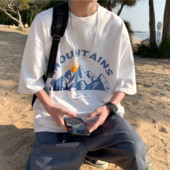 Laia mudeliga meeste T-särk ümara kaelusega ja trükiga