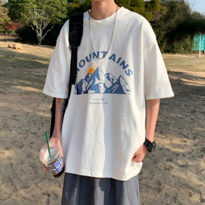 Laia mudeliga meeste T-särk ümara kaelusega ja trükiga