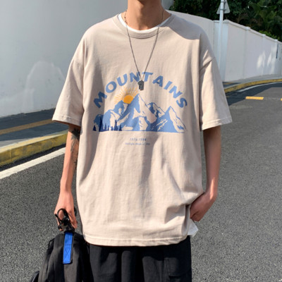 Laia mudeliga meeste T-särk ümara kaelusega ja trükiga