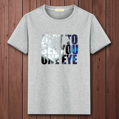 Casual ανδρικό μπλουζάκι με διάφορες εφαρμογές και κοντά μανίκια