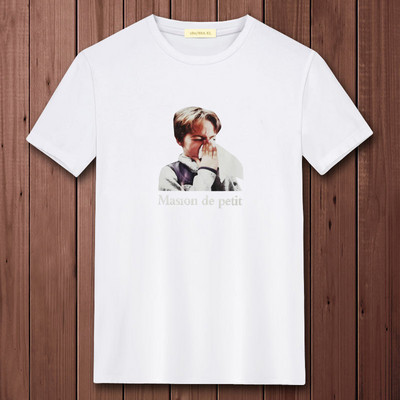 Casual ανδρικό μπλουζάκι με διάφορες εφαρμογές και κοντά μανίκια