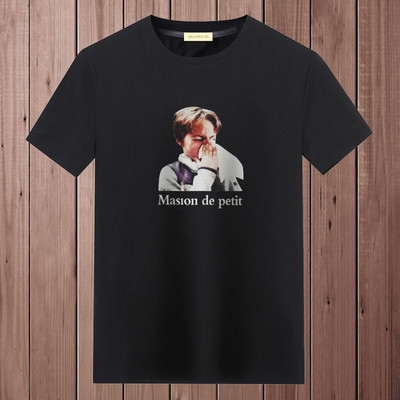 Casual ανδρικό μπλουζάκι με διάφορες εφαρμογές και κοντά μανίκια