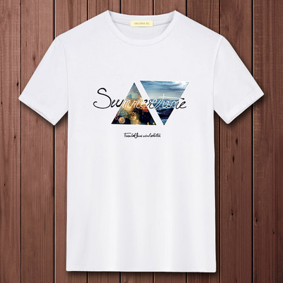 Casual ανδρικό μπλουζάκι με διάφορες εφαρμογές και κοντά μανίκια