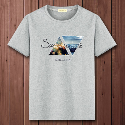 Casual ανδρικό μπλουζάκι με διάφορες εφαρμογές και κοντά μανίκια