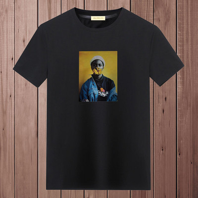 Casual ανδρικό μπλουζάκι με διάφορες εφαρμογές και κοντά μανίκια