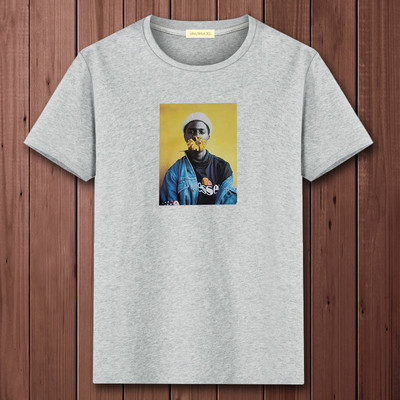 Casual ανδρικό μπλουζάκι με διάφορες εφαρμογές και κοντά μανίκια