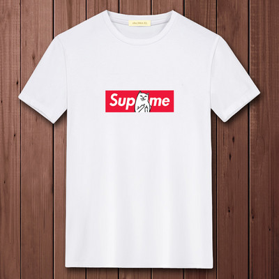 Casual ανδρικό μπλουζάκι με διάφορες εφαρμογές και κοντά μανίκια