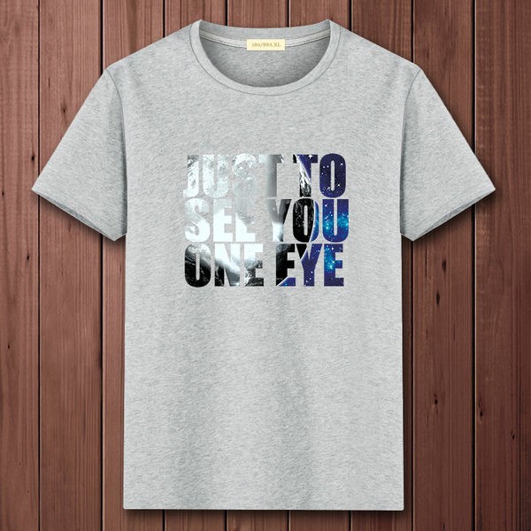 Casual ανδρικό μπλουζάκι με διάφορες εφαρμογές και κοντά μανίκια