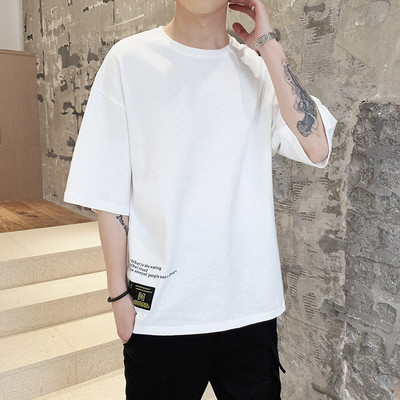 Klassikalise krae ja tikandiga meeste t-särk - mitu mudelit