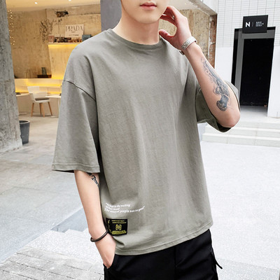 Klassikalise krae ja tikandiga meeste t-särk - mitu mudelit