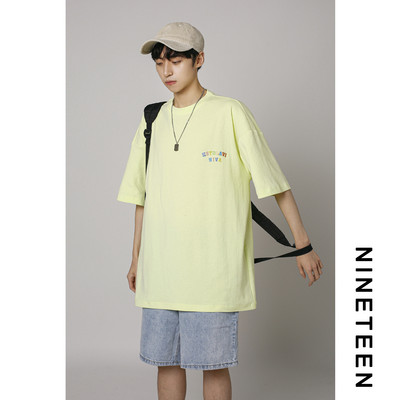 Ανδρικό φαρδύ μπλουζάκι με επιγραφές σε διάφορα χρώματα