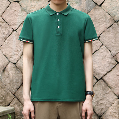 Ανδρικό μπλουζάκι απλό μοντέλο με κλασικό κολάρο και κουμπιά