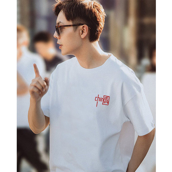 Ανδρικό μπλουζάκι με οβάλ λαιμόκοψη και κοντά μανίκια - σε διάφορα χρώματα