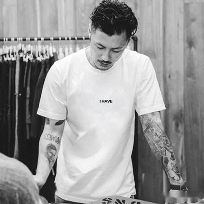 Casual μπλουζάκι με μανίκια 3/4 και επιγραφή για άντρες