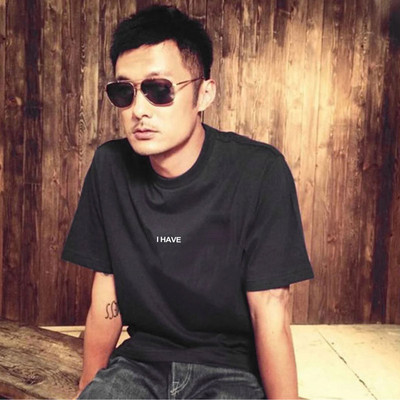 Casual μπλουζάκι με μανίκια 3/4 και επιγραφή για άντρες