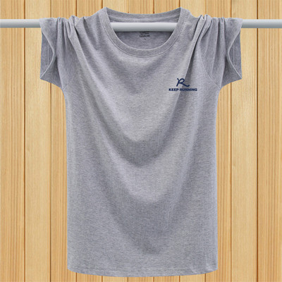 Lühikeste varrukate ja mitmes värvitoonis kirjaga meeste T-särk