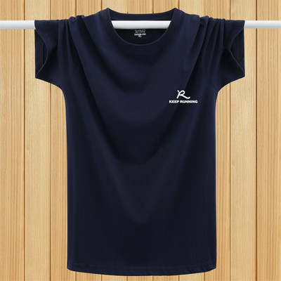 Lühikeste varrukate ja mitmes värvitoonis kirjaga meeste T-särk