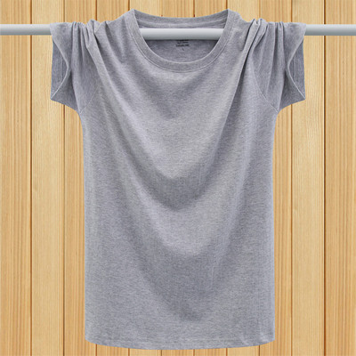 Lühikeste varrukate ja mitmes värvitoonis kirjaga meeste T-särk