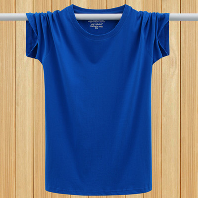 Lühikeste varrukate ja mitmes värvitoonis kirjaga meeste T-särk