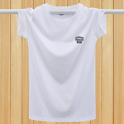 Lühikeste varrukate ja mitmes värvitoonis kirjaga meeste T-särk