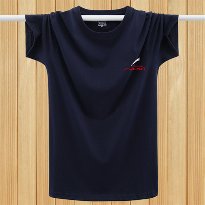 Lühikeste varrukate ja mitmes värvitoonis kirjaga meeste T-särk