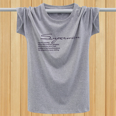 Lühikeste varrukate ja mitmes värvitoonis kirjaga meeste T-särk