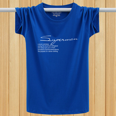 Lühikeste varrukate ja mitmes värvitoonis kirjaga meeste T-särk