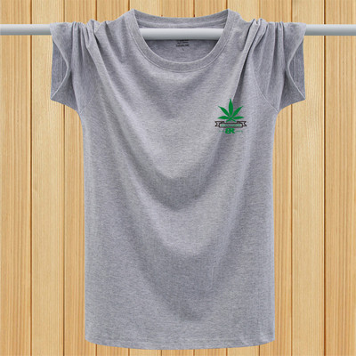 Lühikeste varrukate ja mitmes värvitoonis kirjaga meeste T-särk