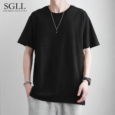 Мъжка изчистена тениска с обло деколте и къси ръкави