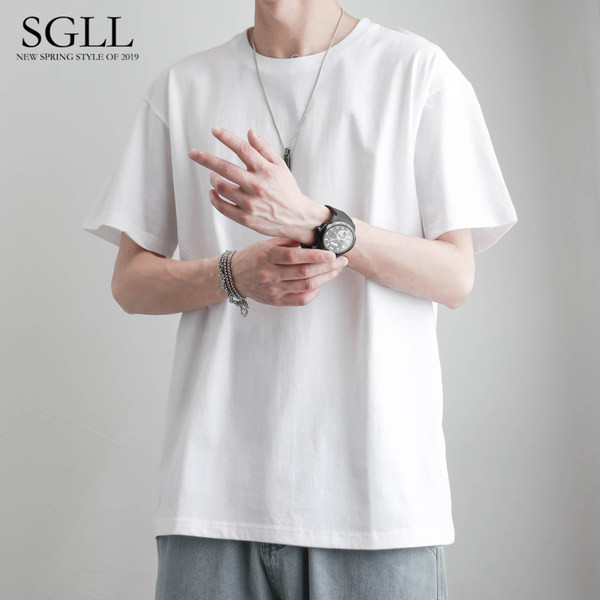 Мъжка изчистена тениска с обло деколте и къси ръкави